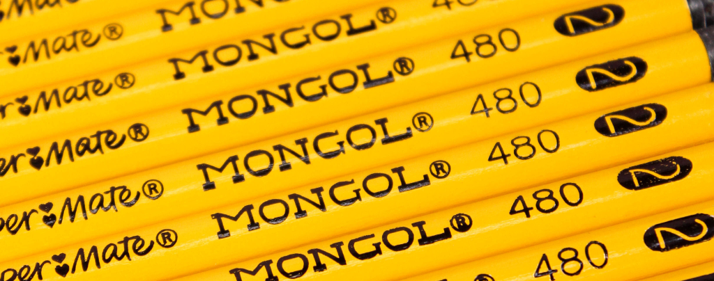 Lapices-mongol-mostrando-su-marca